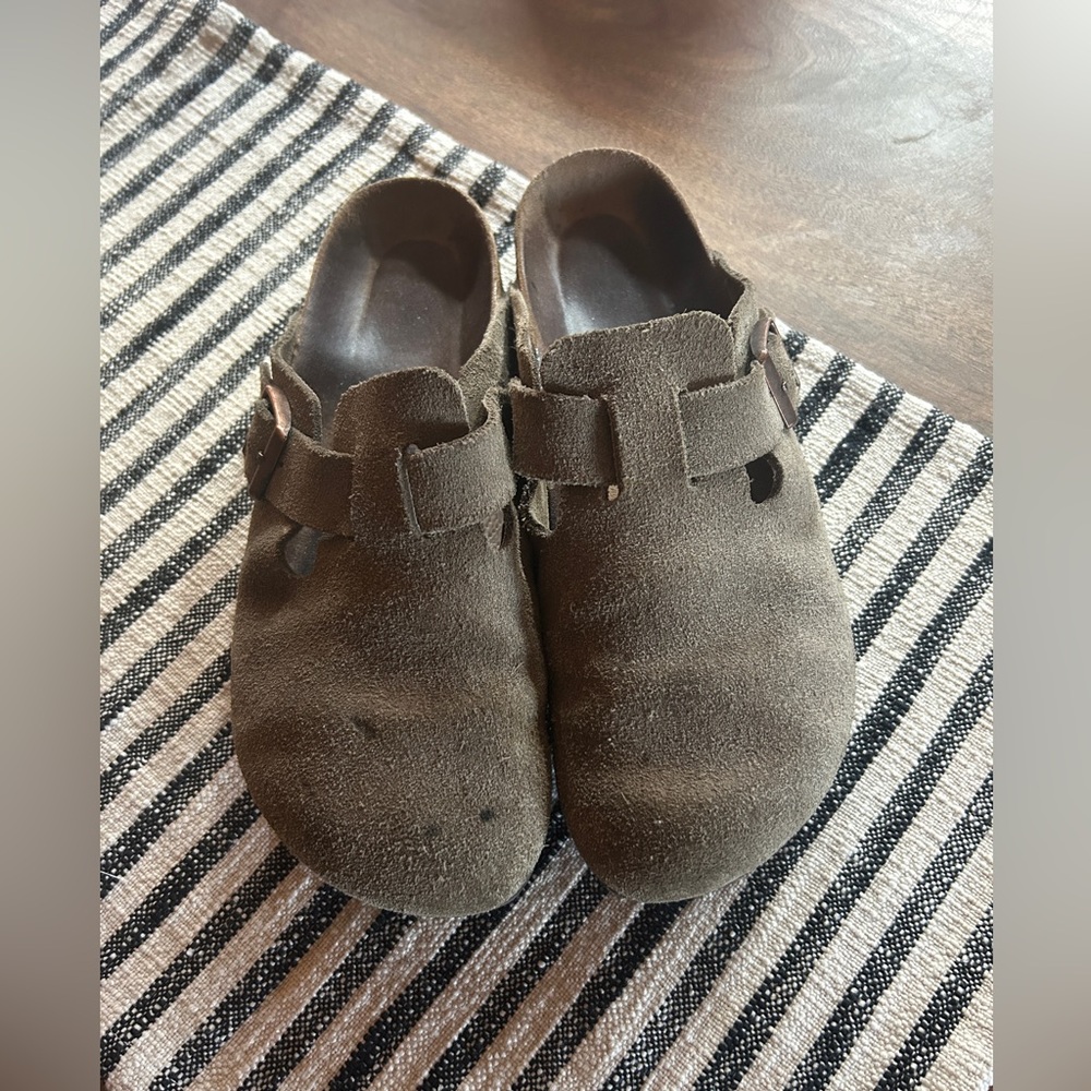 Taupe suede Birkenstock Boston Clogs size 41